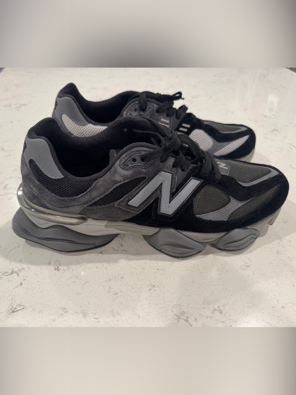 Men’s New Balance 9060 Black and Gray Chunky Athletic Sneakers size 13 nwot